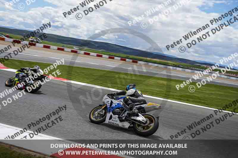 cadwell no limits trackday;cadwell park;cadwell park photographs;cadwell trackday photographs;enduro digital images;event digital images;eventdigitalimages;navarra;no limits trackdays;peter wileman photography;racing digital images;trackday digital images;trackday photos